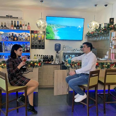Waterfront Lodge Dunapataj Bagian luar foto