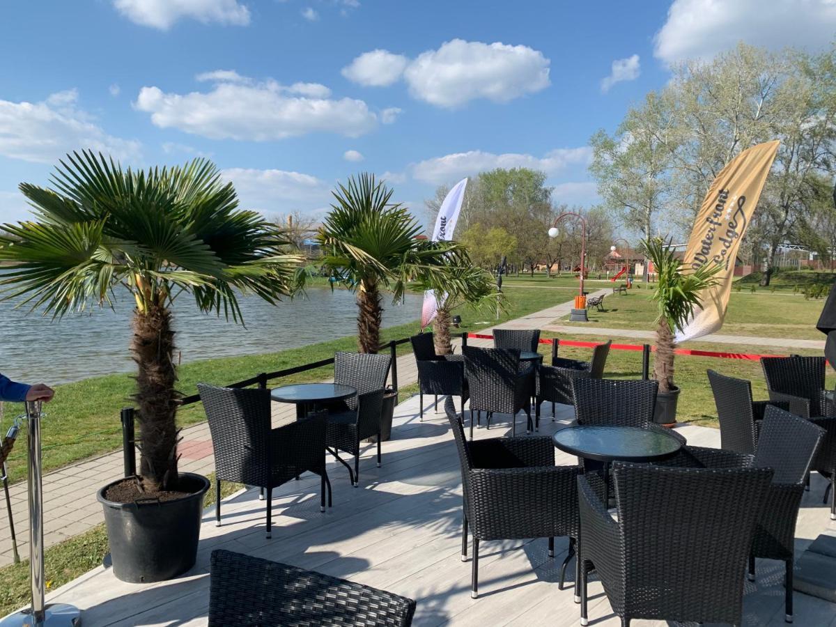 Waterfront Lodge Dunapataj Bagian luar foto