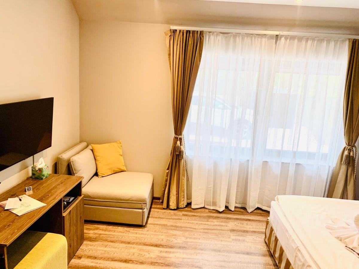 Waterfront Lodge Dunapataj Bagian luar foto