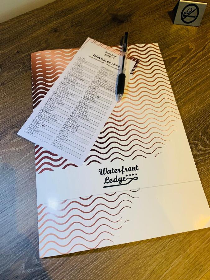Waterfront Lodge Dunapataj Bagian luar foto
