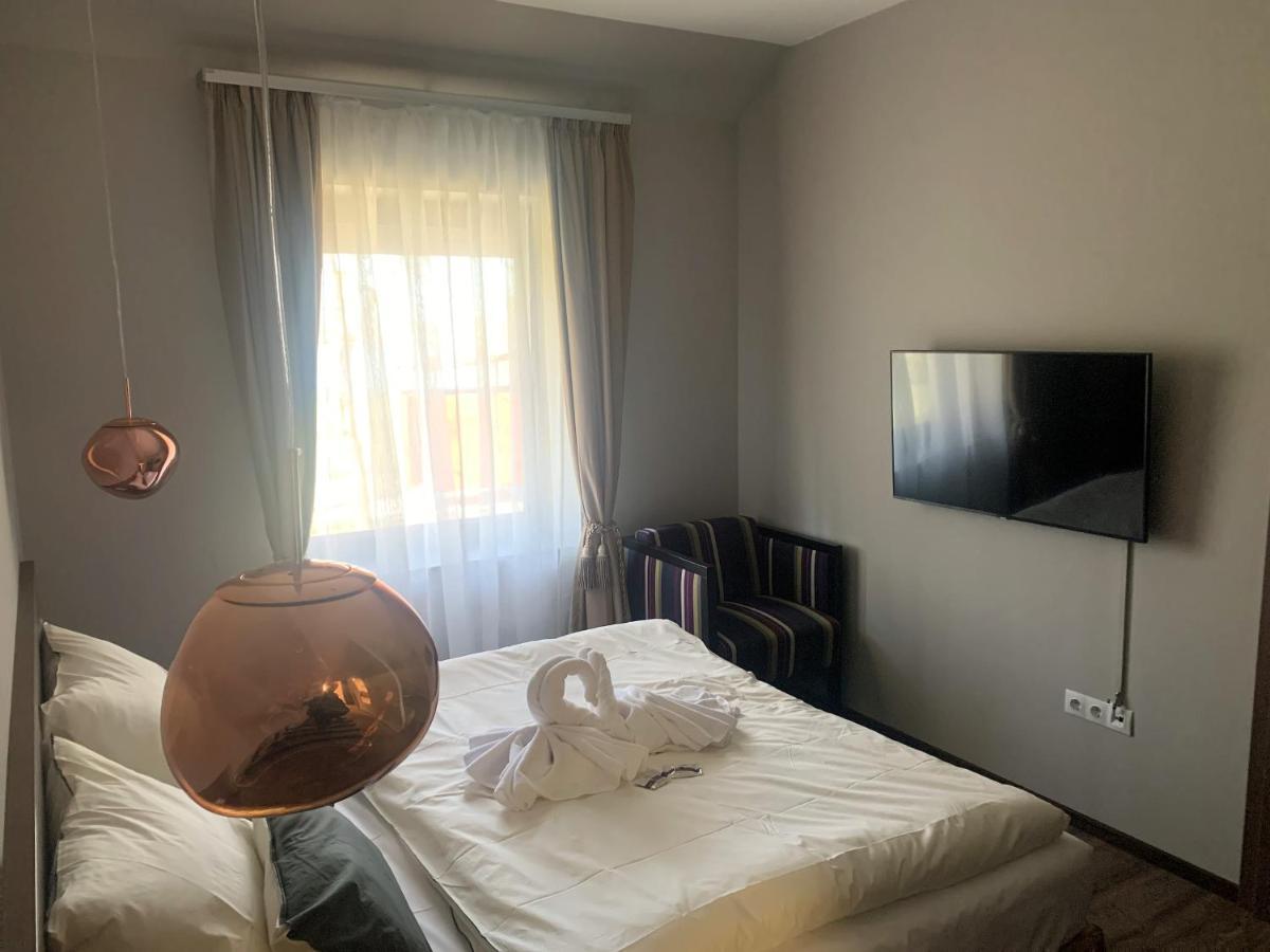 Waterfront Lodge Dunapataj Bagian luar foto