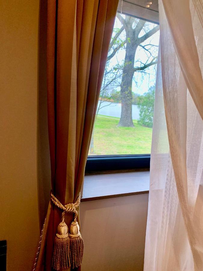 Waterfront Lodge Dunapataj Bagian luar foto