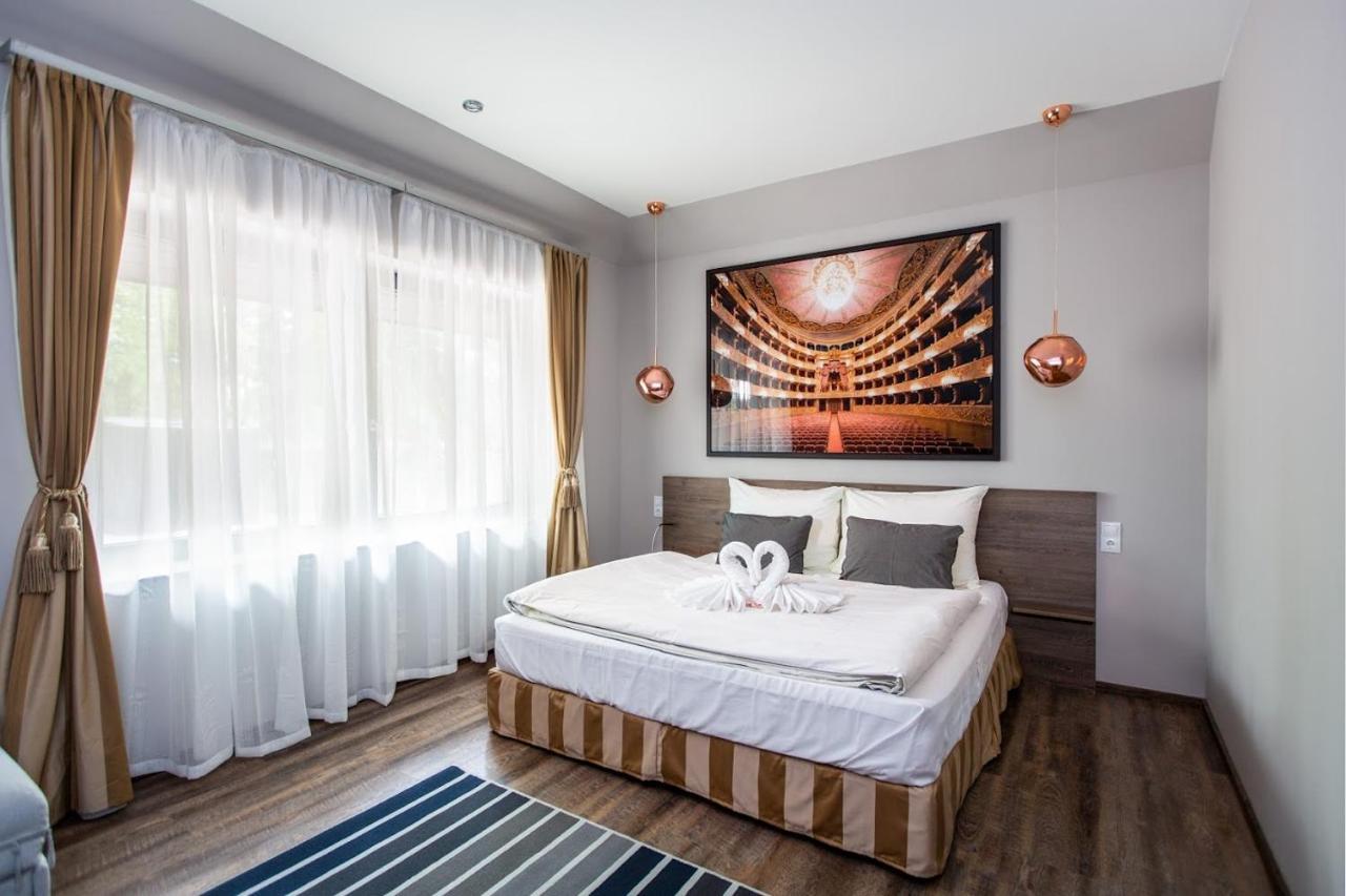 Waterfront Lodge Dunapataj Bagian luar foto