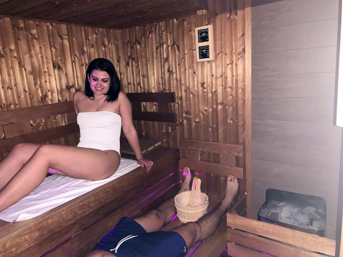 Waterfront Lodge Dunapataj Bagian luar foto