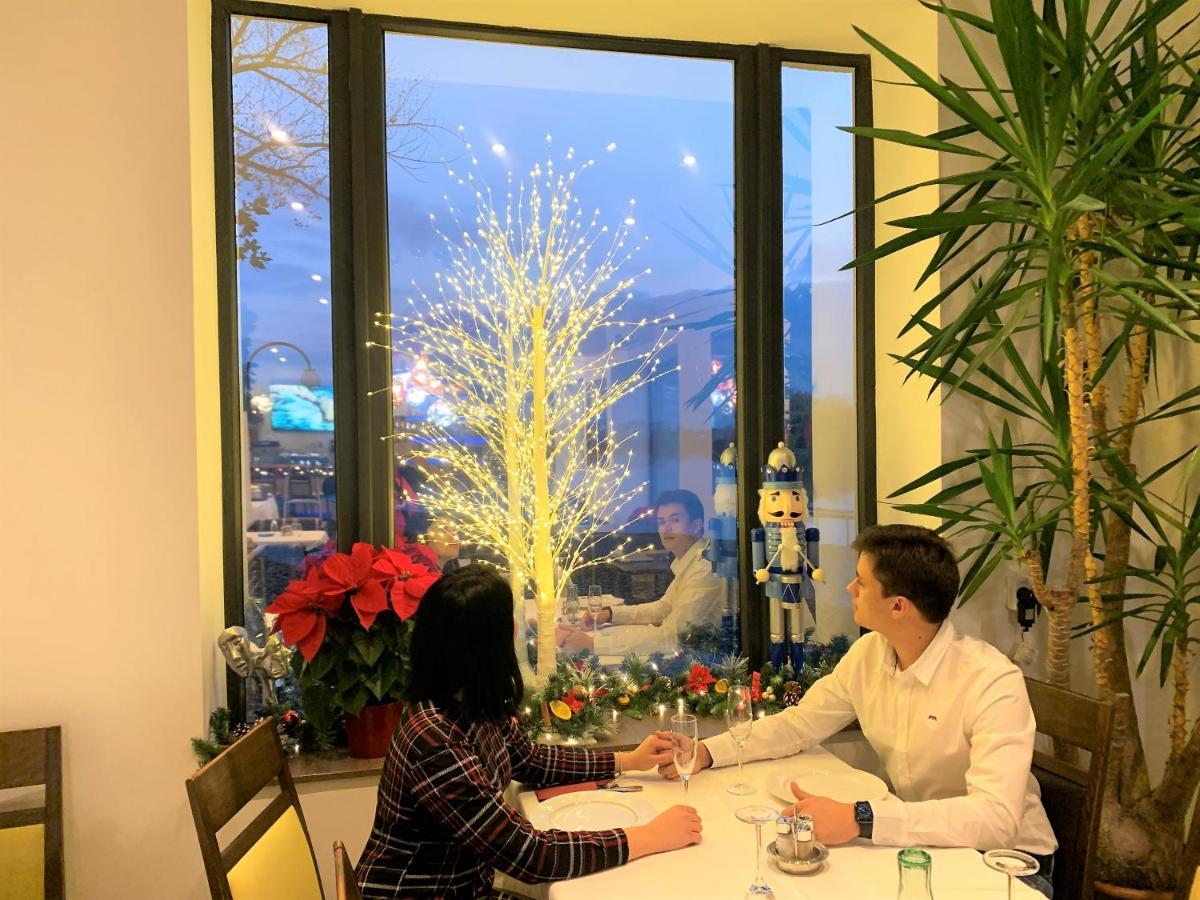 Waterfront Lodge Dunapataj Bagian luar foto